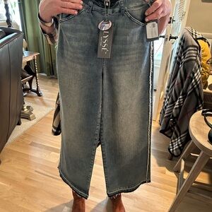 Lysse Women's Cropped Blue Jeans